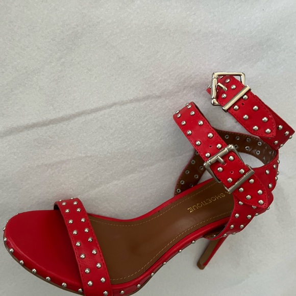 NWT Lola Shoetique Red Studded 4” High Heels 8.5 - Picture 2 of 10